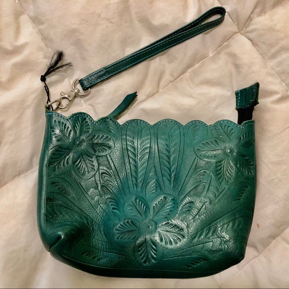 leaders in leather wristlet